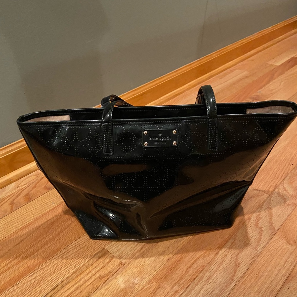 Kate Spade Harmony Metro Perforated Heart Tote Purse Zip-close Black